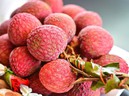Ăn hết vài cân vải thiều mà không sợ nóng nhờ làm việc này sau khi ăn, người đàn ông được nhiều người tán thưởng