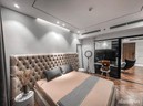 Căn hộ với gam màu ghi lạnh "chất lừ", thành quả 4 năm chăm chỉ kinh doanh của đôi vợ chồng chưa đến 30 tuổi ở Hà Nội