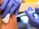 Chuyên gia nói gì về phản ứng nổi hạch sau tiêm vaccine phòng COVID-19?