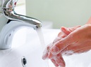 Dùng chung nhà vệ sinh có nguy cơ lây nhiễm Covid-19 không?