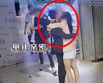 Vợ thấy chồng xả thân cứu người trên camera an ninh nhưng hình ảnh sau đó lại tố cáo hành vi gian dối của anh ta