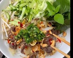 Cách nấu bún bò Nam bộ của Tăng Thanh Hà