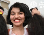 Thiếu nữ tóc dài nhất thế giới cắt ngắn sau 12 năm