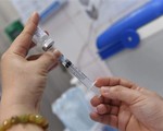 Cấp thêm 20.000 liều vaccine COVID-19 đợt 2 cho Hà Nội và 13 đơn vị thuộc Bộ Y tế