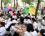 Hà Nội: Nắng như đổ lửa, nghìn người ùn ùn kéo đến công viên cắm trại dịp Giỗ tổ Hùng Vương