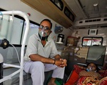 Bệnh viện Ấn Độ tranh giành nguồn oxy vì dịch bùng phát mạnh