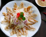 Món gỏi cá hút khách nhất Quy Nhơn được ví như &apos;sushi&apos; phiên bản Việt