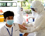 Hình ảnh những công nhân đầu tiên ở Bắc Giang được tiêm vaccine COVID-19