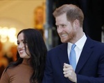 Meghan Markle bị chê &quot;nực cười&quot; khi in tước hiệu trên bìa sách