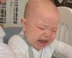 Leon nhà Hồ Ngọc Hà lúc khóc thét om sòm, khi làm mặt &apos;cà chớn&apos; trong lần đầu livestream