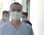 Bác sĩ Bệnh viện C Đà Nẵng 'xuống tóc' để chi viện Bắc Giang, rồi lại được bà xã khen 'ngầu'