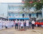 VIDEO: Thứ trưởng Bộ Y tế Nguyễn Trường Sơn thăm và tặng quà một số trường y, dược đang hỗ trợ tại Bắc Giang