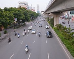 Hình ảnh khác lạ trên những tuyến đường nóng về ùn tắc giao thông của Hà Nội trong giờ cao điểm ngày đầu tuần