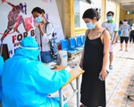 Hà Nội: 19 ca dương tính mới, có 2 nhân viên y tế và 4 ca sốt, ho bất ngờ phát hiện nhiễm virus