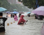 Tin mới nhất về thiệt hại người và của trong trận lũ lụt 'nghìn năm có một' ở Trung Quốc