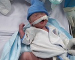 Bé trai chào đời ở phòng hồi sức cấp cứu COVID-19