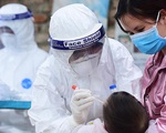 Chỉ sốt, ho, 5 người trong một gia đình ở Hà Nội bất ngờ dương tính SARS-CoV-2, Thủ đô thêm 18 ca