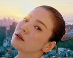 Song Hye Kyo xuất hiện &apos;cực đỉnh&apos; trên bìa tạp chí, ai cũng ngỡ ngàng với vòng 1 vô cùng sexy