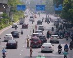 Hình ảnh các tổ liên ngành ở Hà Nội kiểm soát nghiêm ngặt người ra đường sau giờ cao điểm đi làm