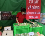 “Cửa hàng giãn cách không người bán” đồng giá 10k, người khó khăn ở Hà Nội cứ đến lấy về dùng, tiền trả “lúc nào cũng được”