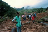 Sạt lở đất kinh hoàng ở Sri Lanka: Hàng trăm người gặp nạn Sạt lở đất kinh hoàng ở Sri Lanka: Hàng trăm người gặp nạn