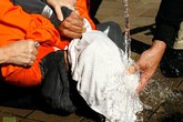 Kinh sợ những đòn tra tấn man rợ trong các nhà tù bí mật của CIA Kinh sợ những đòn tra tấn man rợ trong các nhà tù bí mật của CIA