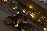 Cô gái vừa lái xe vừa chụp ảnh khiến Beckham “choáng” sẽ bị phạt nguội Cô gái vừa lái xe vừa chụp ảnh khiến Beckham “choáng” sẽ bị phạt nguội