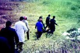 Một người đàn ông chết bí ẩn dưới suối gần nhà Một người đàn ông chết bí ẩn dưới suối gần nhà