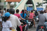 Tai nạn trường học: Phụ huynh rụng rời nghe điện thoại từ nhà trường Tai nạn trường học: Phụ huynh rụng rời nghe điện thoại từ nhà trường