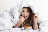Bí quyết ăn uống trước khi ngủ giúp bạn không lo tăng cân Bí quyết ăn uống trước khi ngủ giúp bạn không lo tăng cân