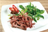 Bò một nắng và muối kiến vàng độc đáo ở Gia Lai Bò một nắng và muối kiến vàng độc đáo ở Gia Lai