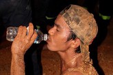Câu chuyện về 4 người thợ đào giếng suốt đêm cứu em bé 7 tuổi Câu chuyện về 4 người thợ đào giếng suốt đêm cứu em bé 7 tuổi