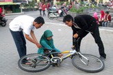 Hãy biết lắng nghe để chia sẻ và giúp đỡ Hãy biết lắng nghe để chia sẻ và giúp đỡ