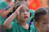 Hình ảnh lễ khai giảng xúc động làm tan chảy mọi trái tim Hình ảnh lễ khai giảng xúc động làm tan chảy mọi trái tim