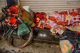 Lạnh lẽo những giấc ngủ đêm đông của người vô gia cư ở Hà Nội Lạnh lẽo những giấc ngủ đêm đông của người vô gia cư ở Hà Nội
