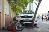 Tài xế taxi đột tử sau khi đâm 2 xe máy Tài xế taxi đột tử sau khi đâm 2 xe máy