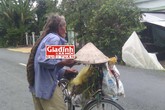 Chuyện đời kỳ lạ của ông lão tóc bỗng kết thành hình rồng sau 9 ngày đêm bất tỉnh Chuyện đời kỳ lạ của ông lão tóc bỗng kết thành hình rồng sau 9 ngày đêm bất tỉnh