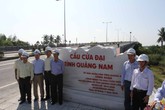 Gắn biển công trình cầu Cửa Đại nối đôi bờ sông Thu Bồn Gắn biển công trình cầu Cửa Đại nối đôi bờ sông Thu Bồn