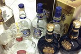 Vỏ chai rượu ngoại 10 triệu: Chivas đểu là đây? Vỏ chai rượu ngoại 10 triệu: Chivas đểu là đây?