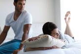 Hoảng hốt vì chồng làm “chuyện ấy” khi ngủ Hoảng hốt vì chồng làm “chuyện ấy” khi ngủ