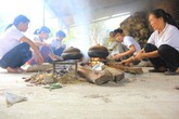 1 triệu đồng/ngày công kho cá thuê ở làng Vũ Đại 1 triệu đồng/ngày công kho cá thuê ở làng Vũ Đại