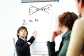 Những điều cha mẹ tuyệt đối không nên làm trước mặt con Những điều cha mẹ tuyệt đối không nên làm trước mặt con