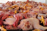 Cận cảnh quá trình "hô biến" thịt thối, bốc mùi, rỉ nước thành món ngon khoái khẩu Cận cảnh quá trình "hô biến" thịt thối, bốc mùi, rỉ nước thành món ngon khoái khẩu
