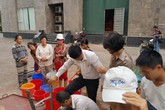 Quận Cầu Giấy, Hà Nội: Chớm nóng, người dân đã thiếu nước sạch Quận Cầu Giấy, Hà Nội: Chớm nóng, người dân đã thiếu nước sạch