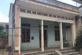 Tin nhắn lạ khiến chồng nổi cơn điên cắt tóc, lột quần áo đuổi vợ ra đường Tin nhắn lạ khiến chồng nổi cơn điên cắt tóc, lột quần áo đuổi vợ ra đường