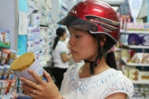 Giật mình chuyện mua vỏ hộp sữa giá cao Giật mình chuyện mua vỏ hộp sữa giá cao