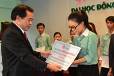 Trao học bổng cho sinh viên khó khăn tại Đại học Đông Á Đà Nẵng Trao học bổng cho sinh viên khó khăn tại Đại học Đông Á Đà Nẵng