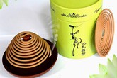 Bàn thờ không nên đặt nhiều đồ kim loại Bàn thờ không nên đặt nhiều đồ kim loại