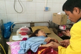 Giây phút mẹ già nài xin con rời dao khỏi cổ đứa trẻ 5 tuổi Giây phút mẹ già nài xin con rời dao khỏi cổ đứa trẻ 5 tuổi