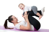 Những trò chơi kích thích giác quan mẹ chơi cùng bé mỗi ngày Những trò chơi kích thích giác quan mẹ chơi cùng bé mỗi ngày